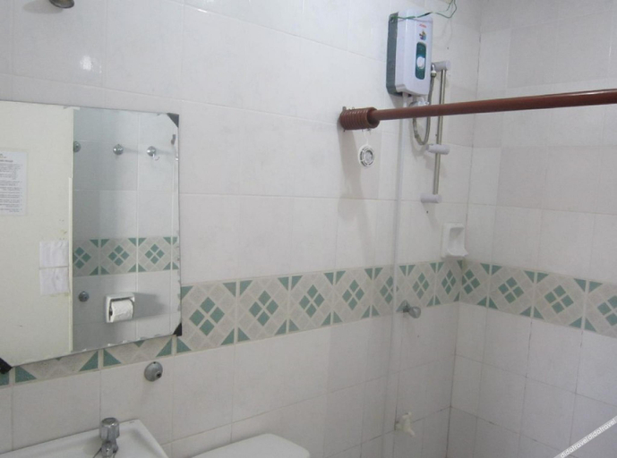 Bathroom 5, La Oviedo Villas by RedDoorz, Malay