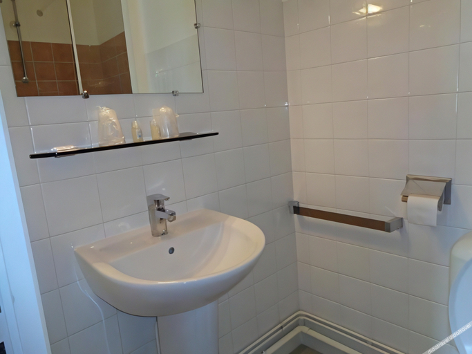 Bathroom 4, Hôtel du Grand Chêne, Charente-Maritime