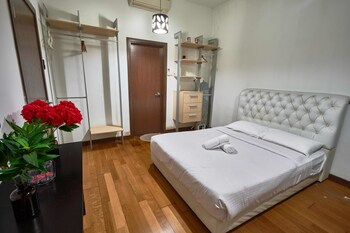 Others 2, Regalia Residence Three Bedroom with Balcony , Kuala Lumpur