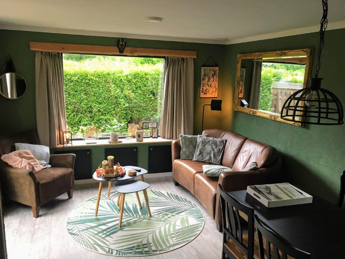 Others 2, Chalet With Balcony in Veluwe, Barneveld