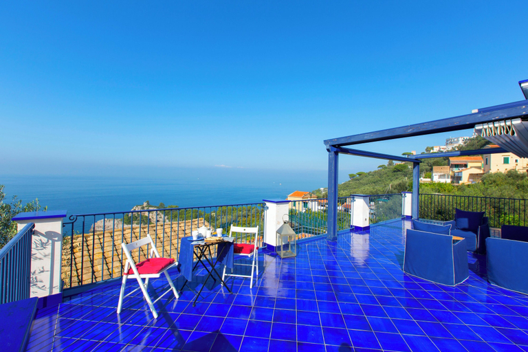 Food & Drinks 4, Villa Blue Skyline, Napoli