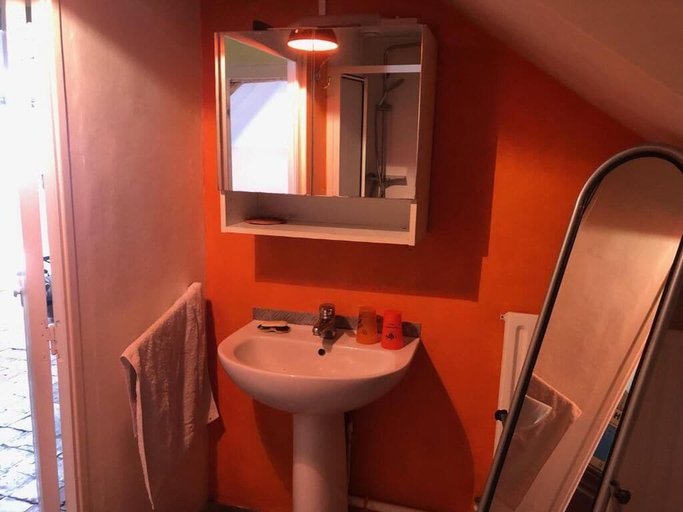 Bathroom 2, Belle Maison dans une ancienne école, Maine-et-Loire