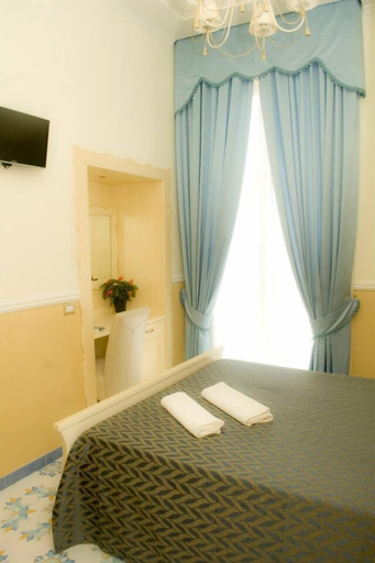 Bedroom 4, Bed & Breakfast Medea, Napoli