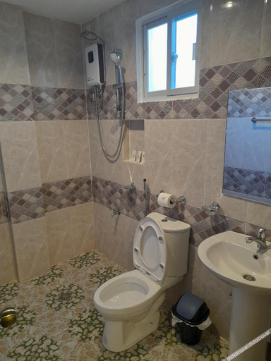 Bathroom, CAMOTES TOURIST INN, San Francisco