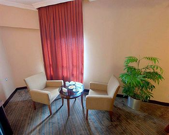 Others 5, Mom Hotel, Bornova