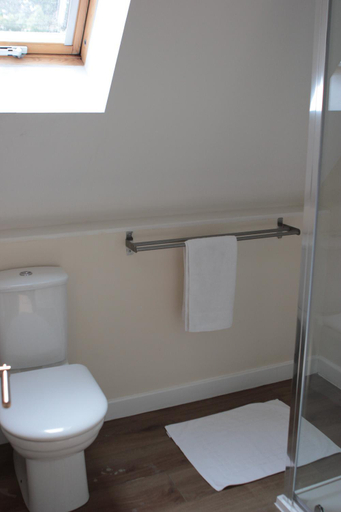 Bathroom 2, Watercress Lodges & Campsite, Hampshire