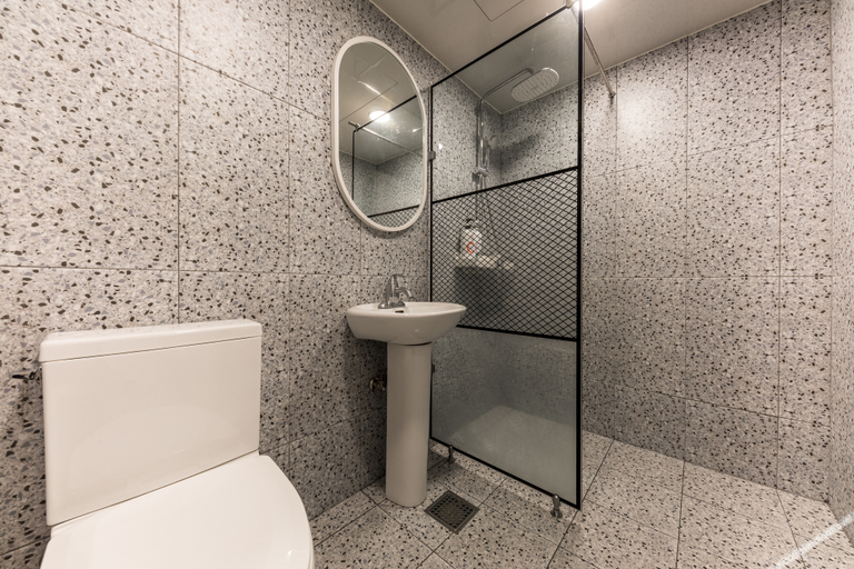 Bathroom 5, Konkuk University Salmon, Gwang-jin