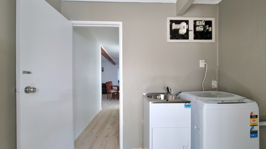 Others 4, Lovely 2- Bedroom Unit with Free Parking, Waitakere
