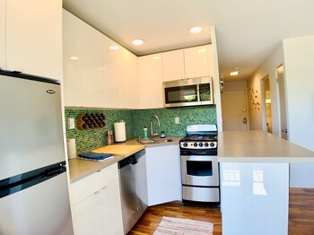 Others 4, Retro meets Modern, Seattle