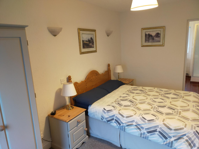 Bedroom 3, The Green Dragon Inn, Warwickshire