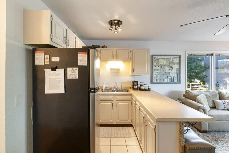Private kitchen 3, Lakefront Bungalow Near Margaritaville, Camden