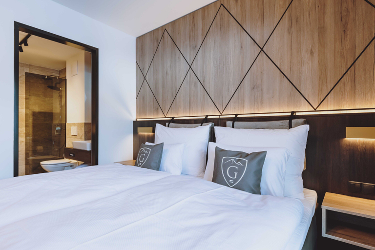Bedroom 3, GLEMM by AvenidA incl Joker Card, Zell am See