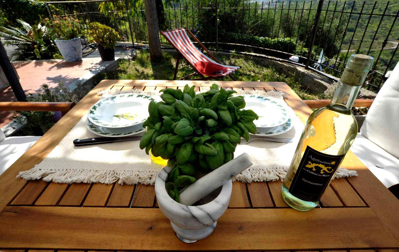 Food & Drinks 3, Holiday Homes in Pompeiana 40829, Imperia
