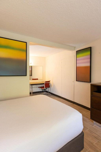 Others 3, Hotel Elite, Shelby