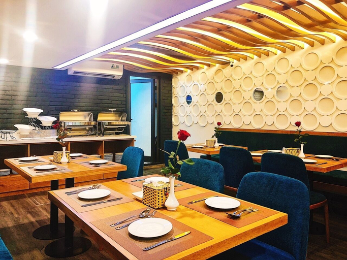 Food & Drinks, London Hotel & Apartment, Cầu Giấy