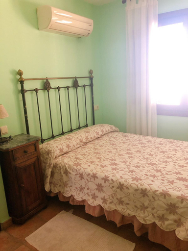 Bedroom 3, AparHotel Casa Arnal, Huesca
