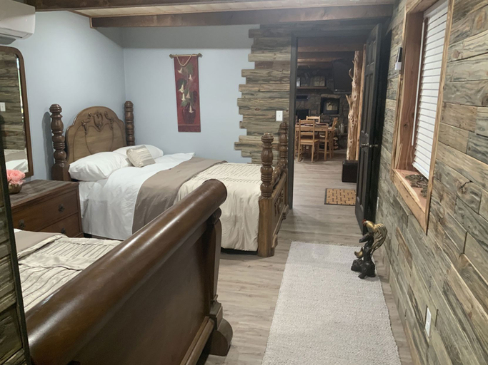 Bedroom 2, Cedar house, Taney