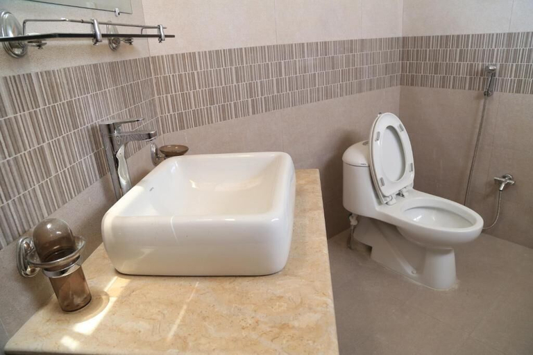 Bathroom 4, ISLE OF HIGHLAND TOURS GUEST HOUSE, Northern Areas