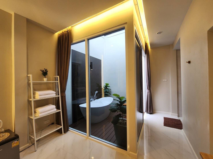 Others 1, KVILLA, Chom Thong