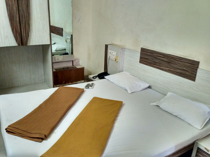 Bedroom 2, Hotel Jayshree, Pune