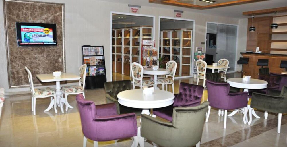 Others 2, Hanem Hotel, Merkez