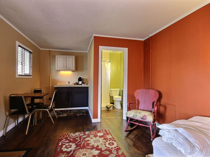 Room 2, Pitchwood Inn & Alehouse, Pacific