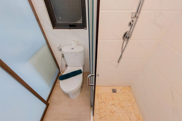 Bathroom 4, Restful and Comfy 2BR at Sky House BSD Apartment By Tarvelio, South Tangerang
