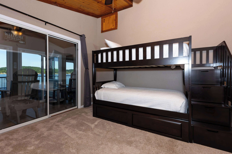 Room 3, Lakefront Family Home Private Dock With Huge Views, Camden