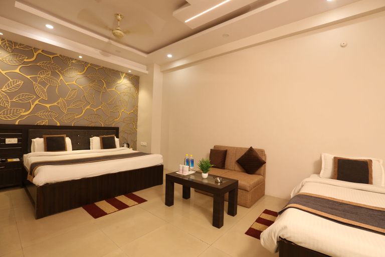 Bedroom 2, Hotel Saish, Ahmadnagar