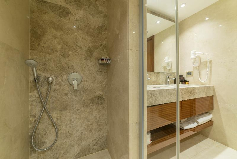 Bathroom 5, Ramada Resort by Wyndham Kusadasi, Kuşadası