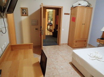 In-Room Amenity 5, Block