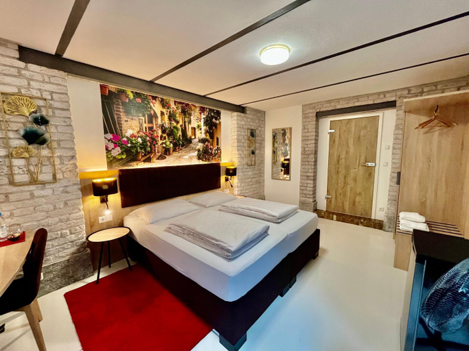 Bedroom 3, Adlzreiter City Pension, München