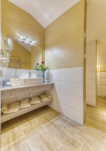 Bathroom 3, Wellnesshotel Auszeit, Regen