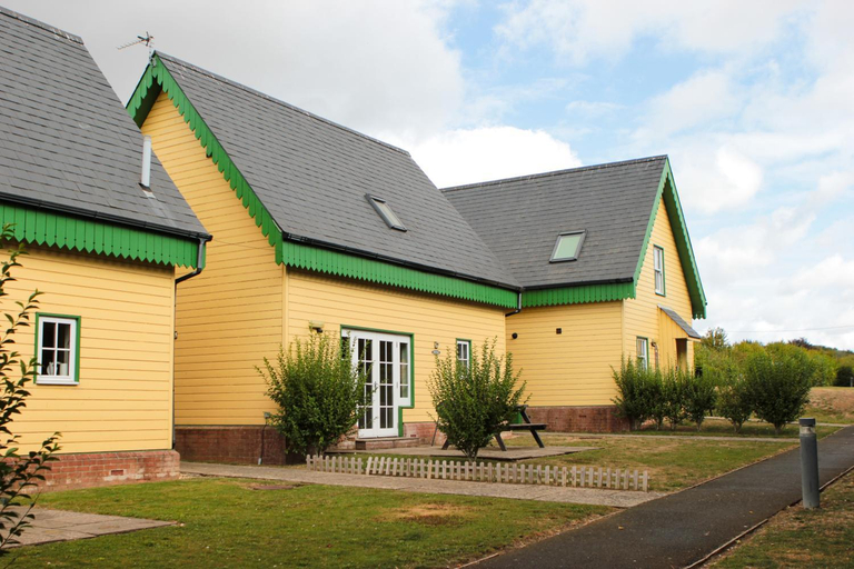 Exterior & Views