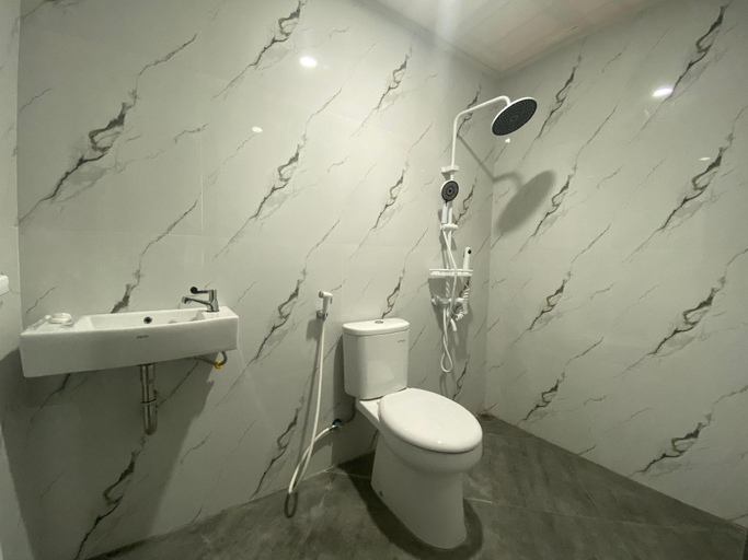 Bathroom 5, Z-House Hotel, Banda Aceh