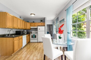 Others 5, Deluxe Beach Apt, Miami-Dade