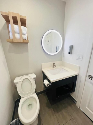 Bathroom 4, The Lexmar Dodger Stadium - Convention Center, Los Angeles