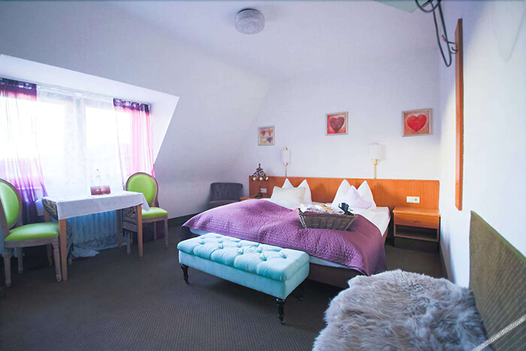 Bedroom 2, Hotel Barbarossa Garni, Würzburg