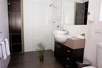 Bathroom 5, Drover's Motor Inn, Dalby, Dalby
