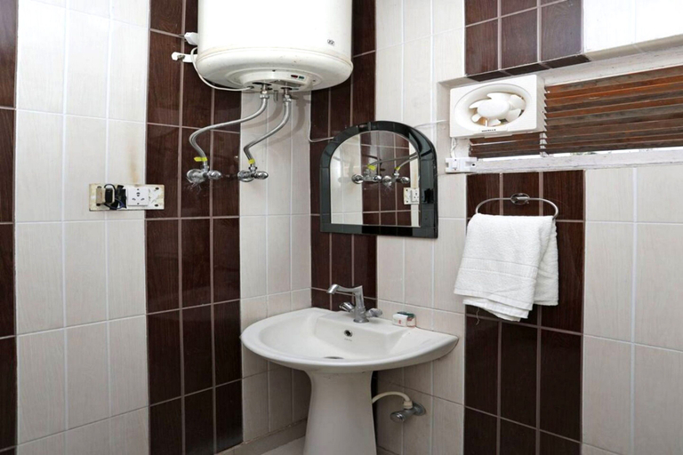 Bathroom, Goroomgo Deluxe Ankur Lake View Mall Road Nainital Near Naina Devi Temple , Nainital