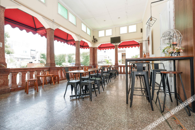 Food & Drinks 5, Damai Residence, Semarang