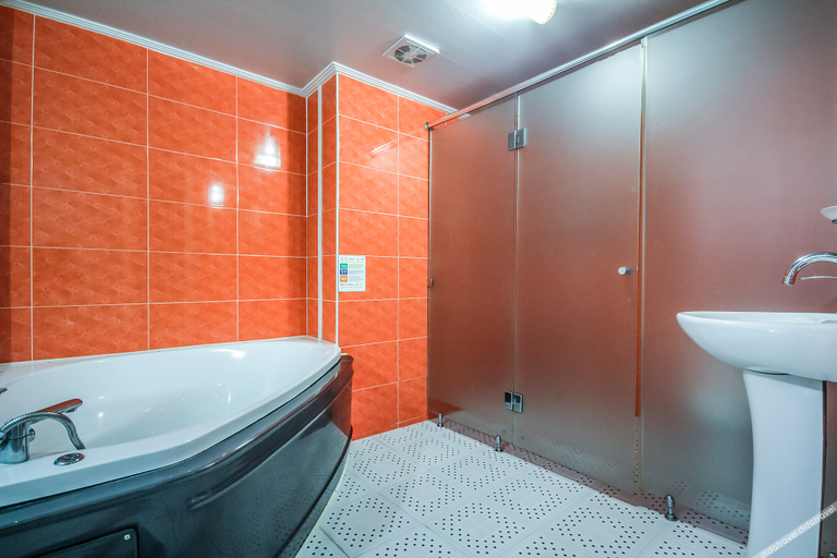 Bathroom 5, Iksan Jjak Hotel, Iksan