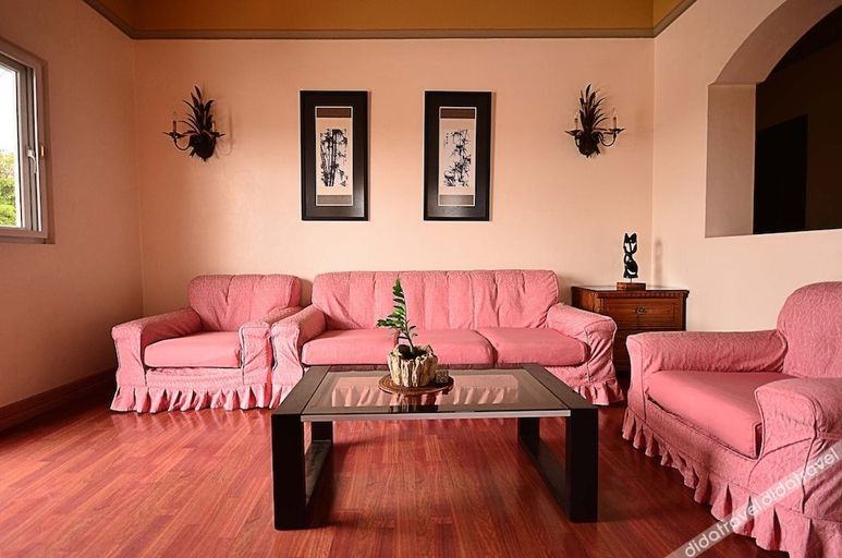 Others 5, Den Den Guesthouse, Basco