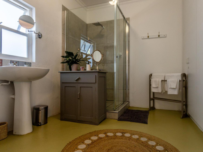 Bathroom, Julie's Cottage, West Coast