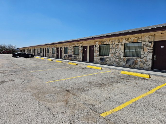 Exterior 4, Executive Inn, Kendall