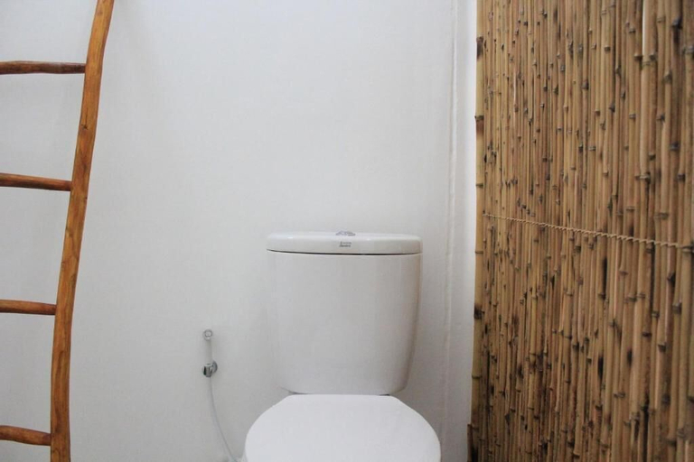 Bathroom 4, Watukarung Prapto Homestay, Pacitan