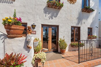 Others 4, Oceanfront Hacienda [VR], Orange