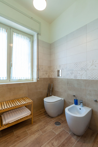 Bathroom 3, Villa Viuli, Napoli