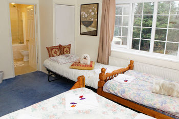 Guestroom 5, Da Vinci Guest House Gatwick, West Sussex