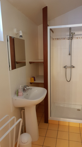 Bathroom 2, オー ベル エール, Yonne